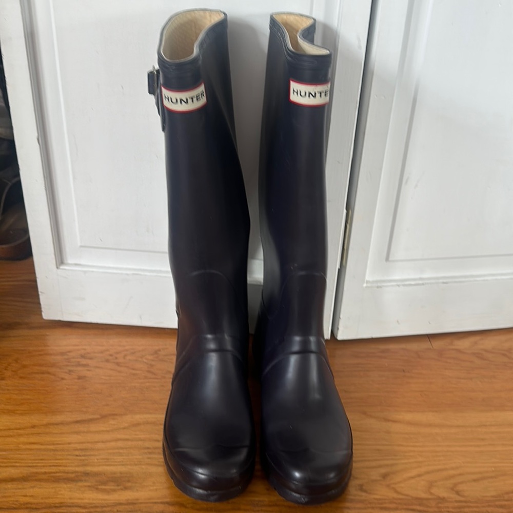 Hunter Women's Original Tall Snow Boot. Deep purple color. Size 7